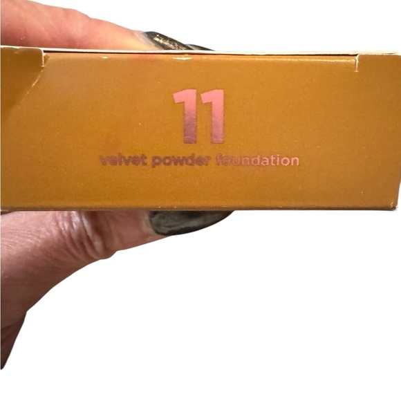 Hello Happy Velvet Powder Foundation - Picture 3 of 3